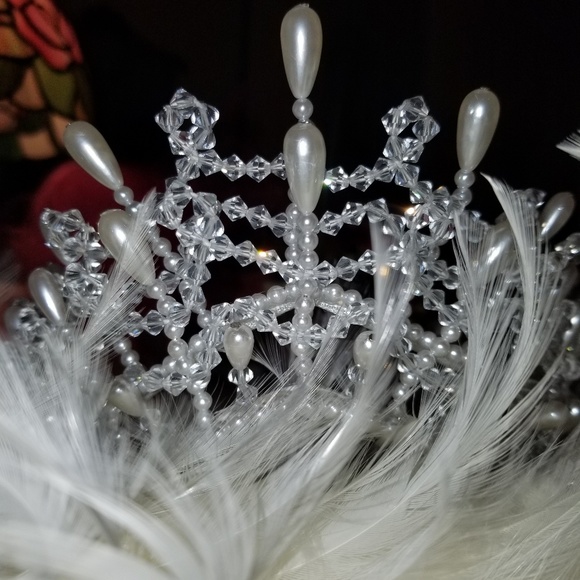 Bridal tiara, pearls and swarovski beads.wore once - Picture 5 of 8
